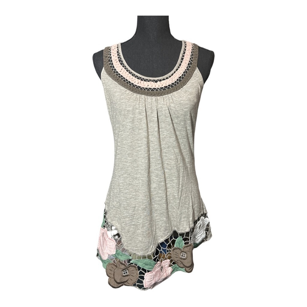 The Kara Brown Sleeveless Top with Floral Accents size Large CottageCore